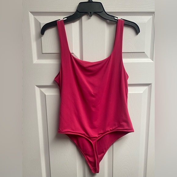Aritzia “Babaton” Bright Pink Bodysuit Size XL - Picture 5 of 5